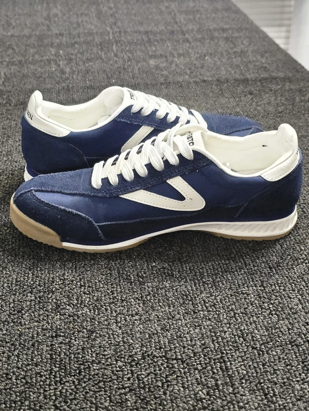 Tretorn Navy & White Rawlins 2.0 Retro Runner Sneakers w/ Gum Soles Women's 7.5M - Picture 4 of 8